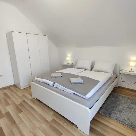 Apartment East Side Corner - 2 *